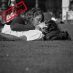  International Kissing Day : Baiser des amoureux au Louvre