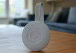 Google Chromecast dans un bureau (Crédit : Alex.I  Grok)