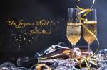 Joyeux Noël 2024 avec deux coupes de champagne ( crédit : Oleksandr Pidvalnyi )